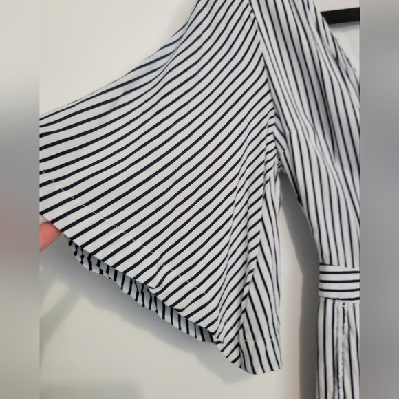 Abercrombie and Fitch Striped Tie Front Romper Size XXSP - Picture 3 of 9